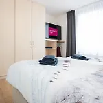 Deluxe For 5 - Sauna & Pool - Free Parking Daire
