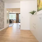Apartament Deluxe For 5 - Sauna & Pool - Free Parking *