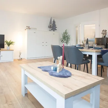 Deluxe For 5 - Sauna & Pool - Free Parking Apartment *