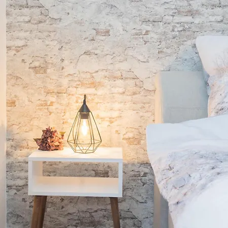 Apartamento Deluxe For 5 - Sauna & Pool - Free Parking *