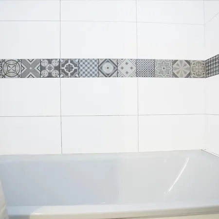 Apartamento Deluxe For 5 - Sauna & Pool - Free Parking