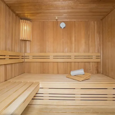 Apartamento Deluxe For 5 - Sauna & Pool - Free Parking *