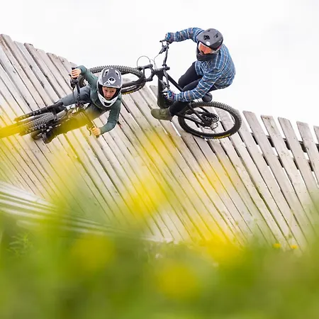 Deluxe For 5 - Sauna & Pool - Free Parking *