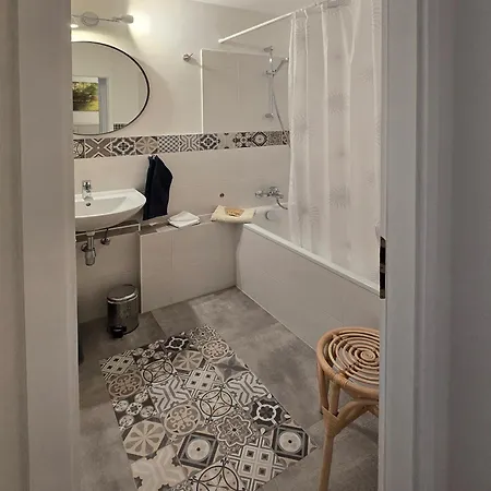 Deluxe For 5 - Sauna & Pool - Free Parking Appartement *