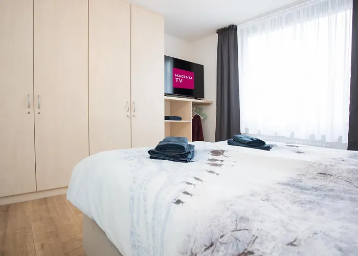 Deluxe For 5 - Sauna & Pool - Free Parking Apartment