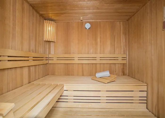 Lejlighed Deluxe For 5 - Sauna & Pool - Free Parking *